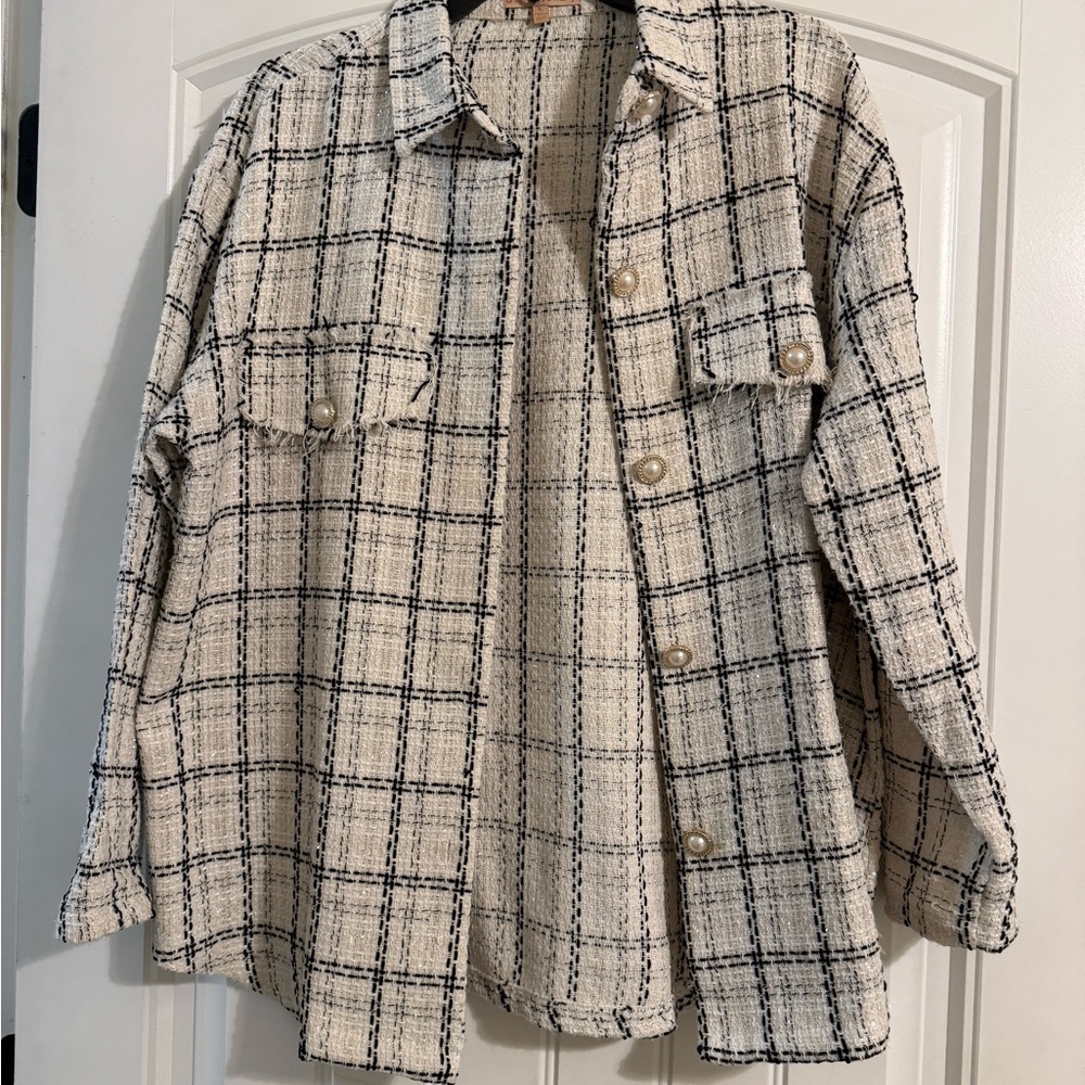 Pearl-Button Plaid Tweed Shacket in Cream and Black